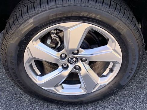 Used 2021 Toyota RAV4 XLE Premium AWD/4WD image 35