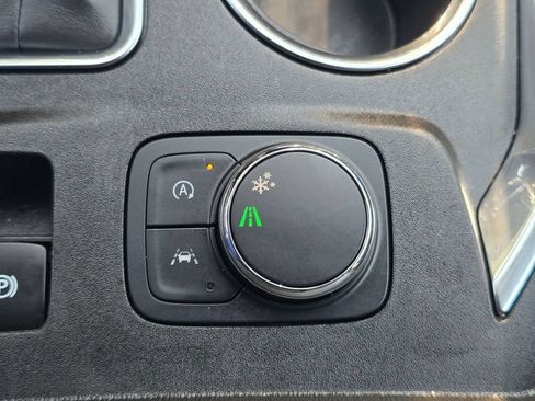 Certified 2023 Chevrolet Traverse LT FWD image 31