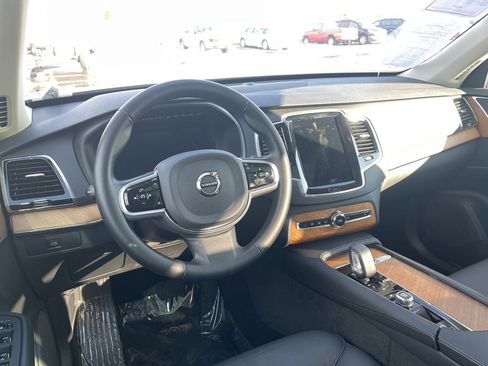 Used 2025 Volvo XC90 B6 Plus image 18