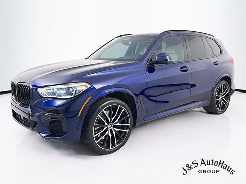 Used 2022 BMW X5 M50i w/ Executive Package image 3