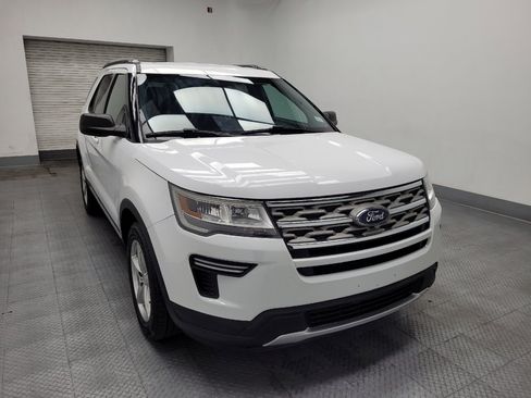 Used 2018 Ford Explorer XLT image 13