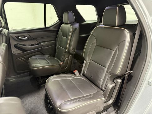Used 2023 Chevrolet Traverse Premier image 46