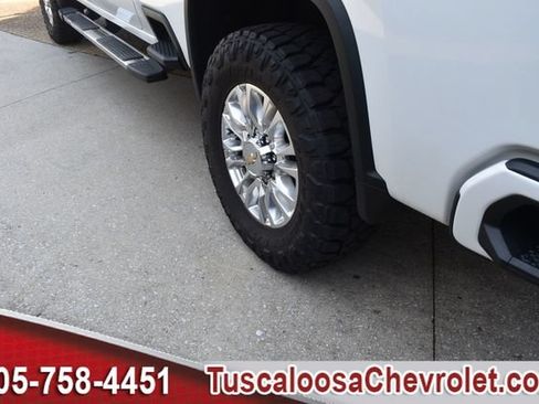 Used 2021 Chevrolet Silverado 2500 High Country w/ Z71 Off-Road Package AWD/4WD image 16