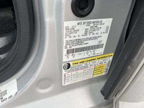 Used 2017 Lincoln Navigator Select image 14