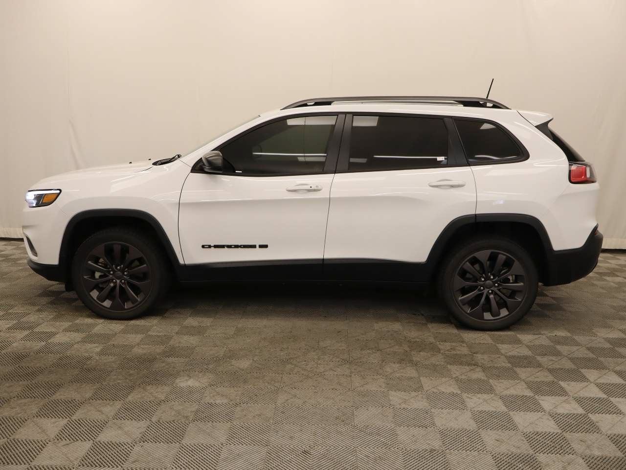 Used 2021 Jeep Cherokee Latitude Lux 80th Anniv w/ Quick Order Package 26U 80TH AWD/4WD image 2