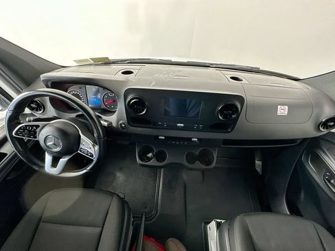 Used 2022 Mercedes-Benz Sprinter 1500 image 10
