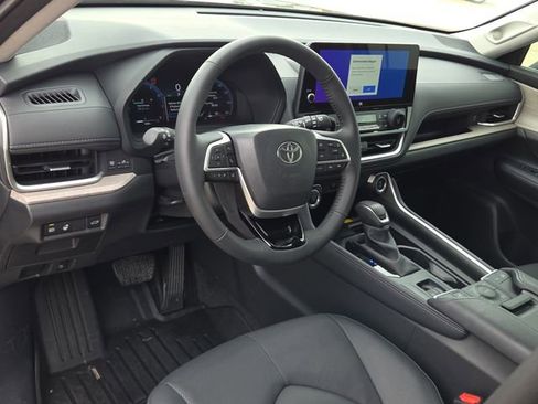 Used 2025 Toyota Grand Highlander Limited image 16