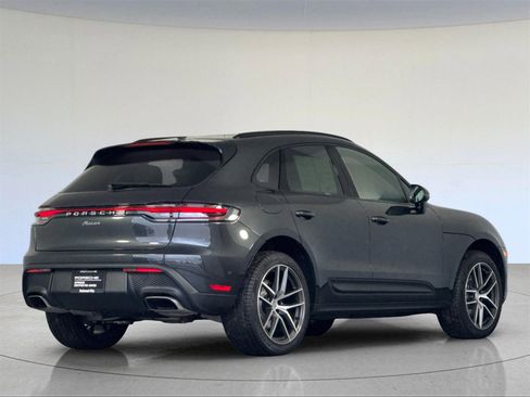 Used 2025 Porsche Macan image 8