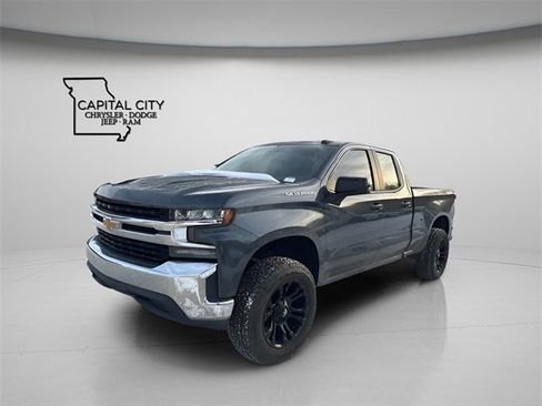 Used 2020 Chevrolet Silverado 1500 LT w/ Trailering Package image 1