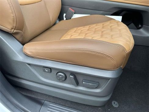 New 2025 Nissan Armada Platinum Reserve image 9