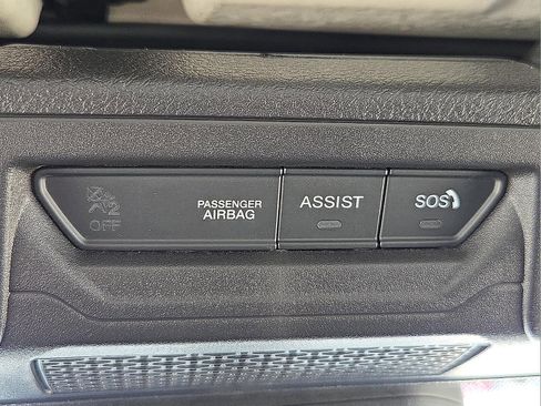 Used 2025 Jeep Wrangler Unlimited Rubicon image 21