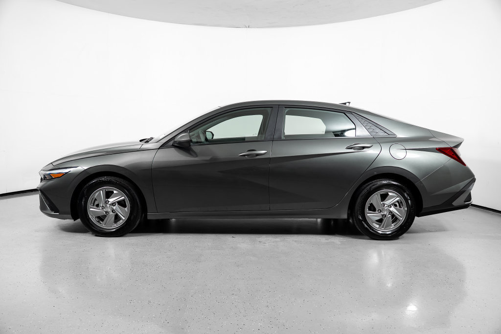 Certified 2026 Hyundai Elantra SE FWD image 13