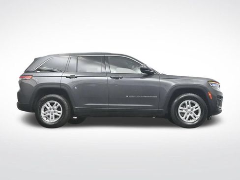 Used 2024 Jeep Grand Cherokee Laredo RWD image 35