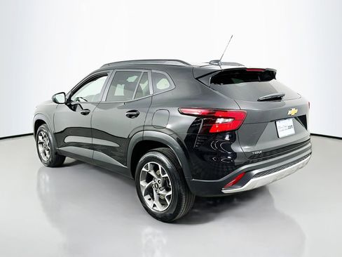 Used 2025 Chevrolet Trax LT w/ LT Convenience Package FWD image 7