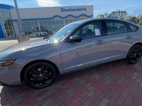 Certified 2025 Honda Accord SE image 6