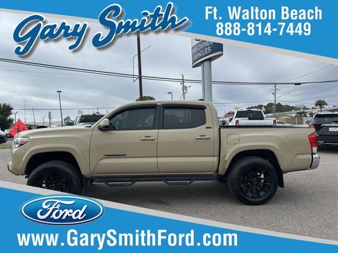 Used 2017 Toyota Tacoma SR5 w/ Tow Package image 1