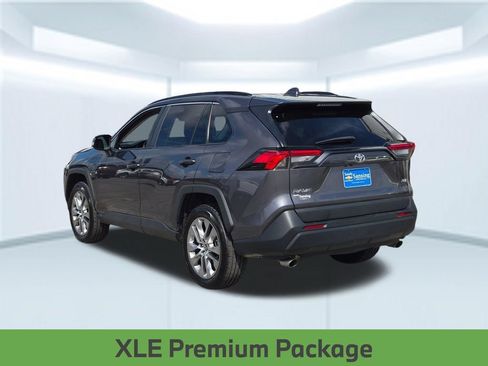 Used 2021 Toyota RAV4 XLE Premium FWD image 4