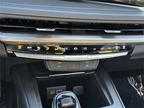 Used 2025 Cadillac XT4 Premium Luxury image 11