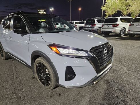 Used 2023 Nissan Kicks SR w/ SR Premium Package FWD image 3