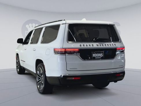 Used 2023 Jeep Grand Wagoneer Series III w/ Rear Seat Video Group 1 AWD/4WD image 10