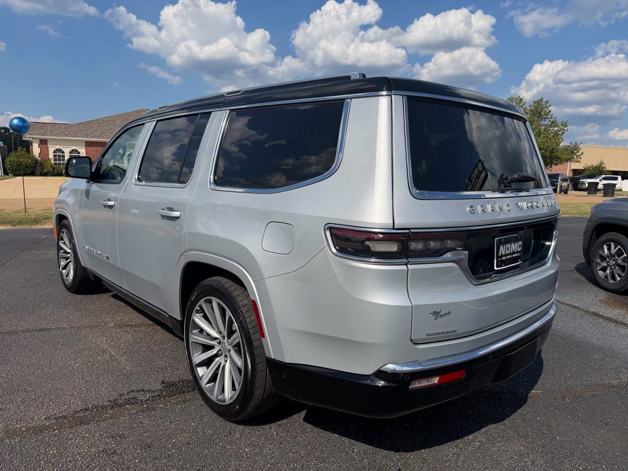 Used 2023 Jeep Grand Wagoneer Series II AWD/4WD image 4