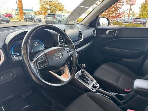 Used 2023 Hyundai Venue SEL image 11