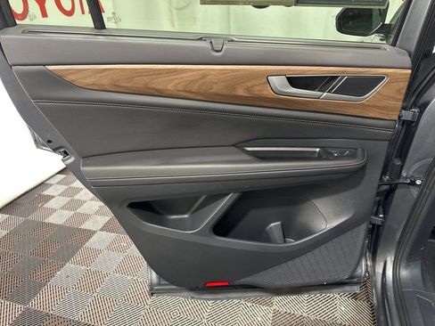 Used 2025 Volkswagen Atlas SE image 19