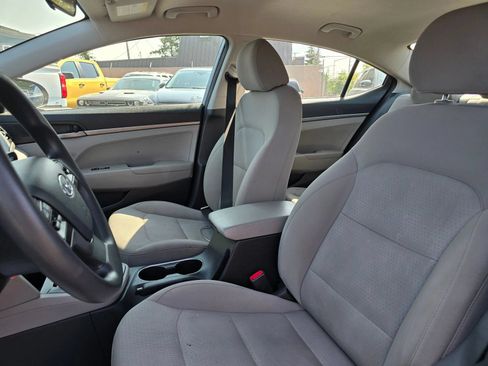 Used 2017 Hyundai Elantra SE FWD image 19