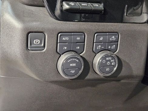 Used 2025 Chevrolet Silverado 1500 High Country w/ Technology Package AWD/4WD image 26