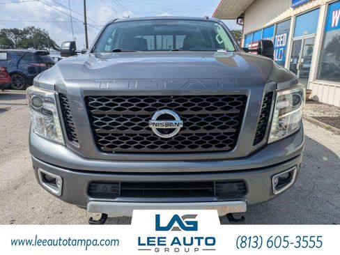 Used 2019 Nissan Titan PRO-4X w/ Pro-4x Convenience Package AWD/4WD image 8