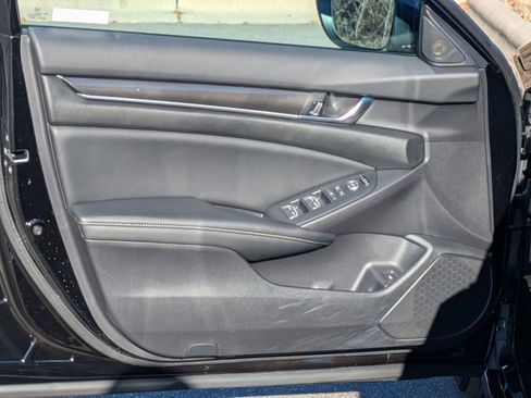 Used 2022 Honda Accord Sport image 19