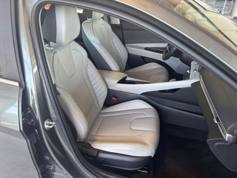 Used 2025 Hyundai Elantra Limited FWD image 37