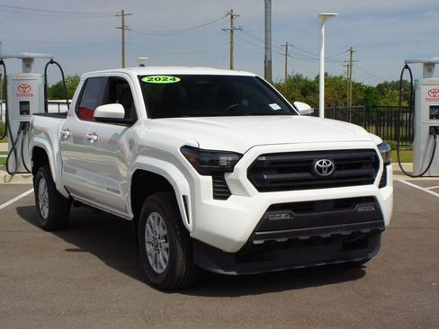 Used 2024 Toyota Tacoma SR5 AWD/4WD image 2