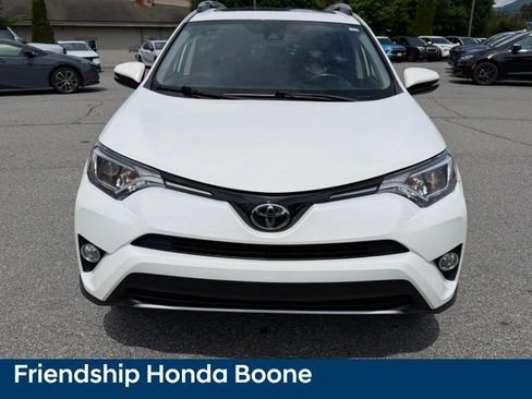 Used 2018 Toyota RAV4 XLE AWD/4WD image 2