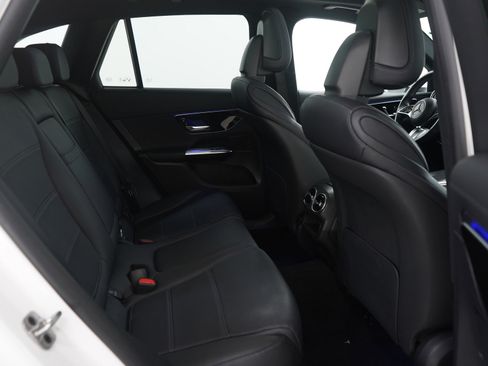 Used 2024 Mercedes-Benz GLC 300 4MATIC image 12