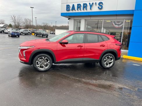 New 2026 Chevrolet Trax LT w/ LT Convenience Package image 2