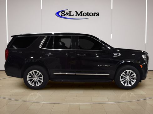 Used 2024 GMC Yukon SLT w/ SLT Premium Package AWD/4WD image 3
