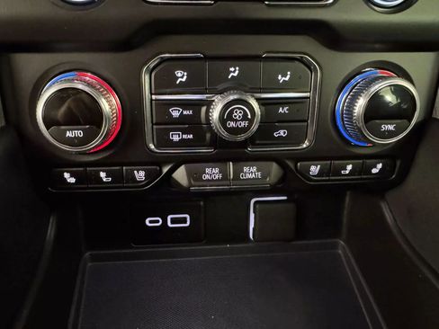 Used 2023 GMC Yukon SLT w/ SLT Luxury Package AWD/4WD image 22