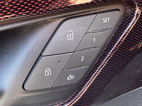 Used 2024 Chevrolet Traverse RS image 5