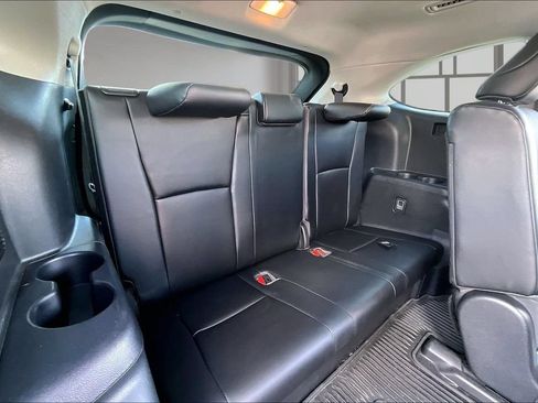 Used 2021 Toyota Highlander XLE AWD/4WD image 28