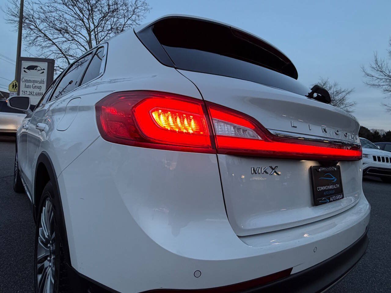 Used 2016 Lincoln MKX Reserve w/ Technology Package FWD image 25
