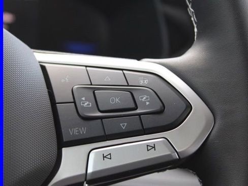 Used 2024 Volkswagen Taos SE image 29