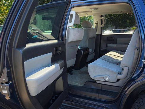 Used 2010 Toyota Sequoia SR5 AWD/4WD image 36