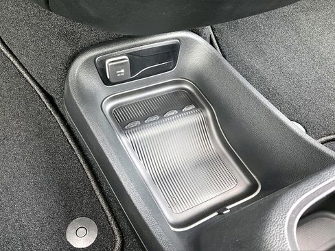 New 2025 Chrysler Voyager LX image 17