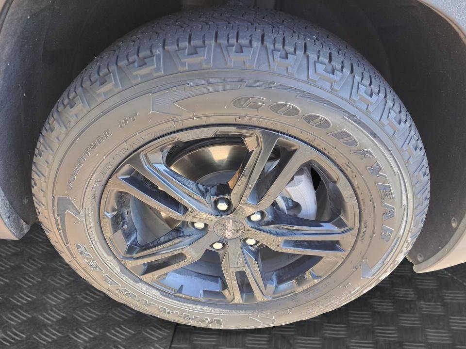 Used 2024 GMC Terrain AT4 AWD/4WD image 15