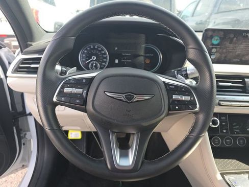 Used 2025 Genesis G70 2.5T image 5
