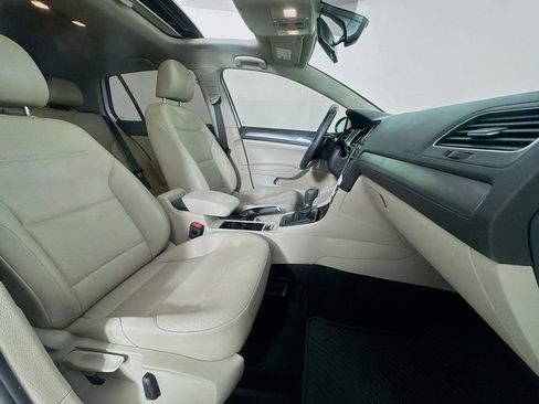 Used 2018 Volkswagen Golf SE image 35