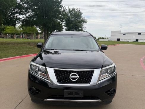 Used 2014 Nissan Pathfinder SV image 3
