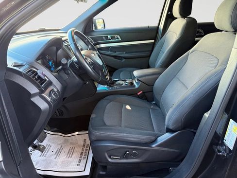 Used 2017 Ford Explorer XLT AWD/4WD image 12
