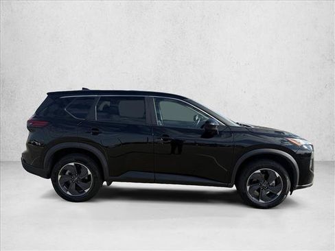 Used 2024 Nissan Rogue SV image 4